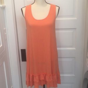 Easel sleeveless tunic. Large